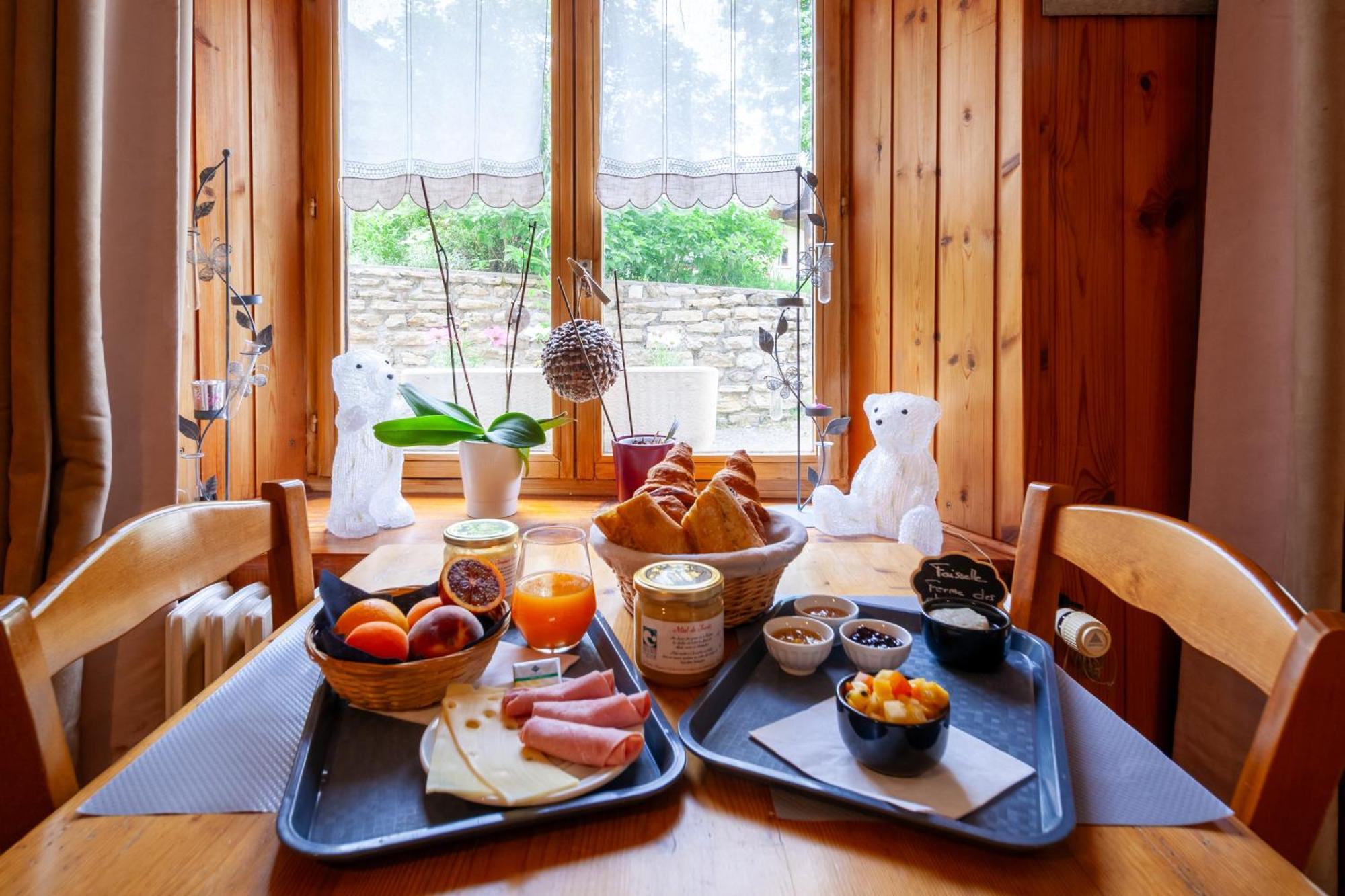 Auberge Des Montauds - Hotel & Restaurant Villard-de-Lans Eksteriør bilde